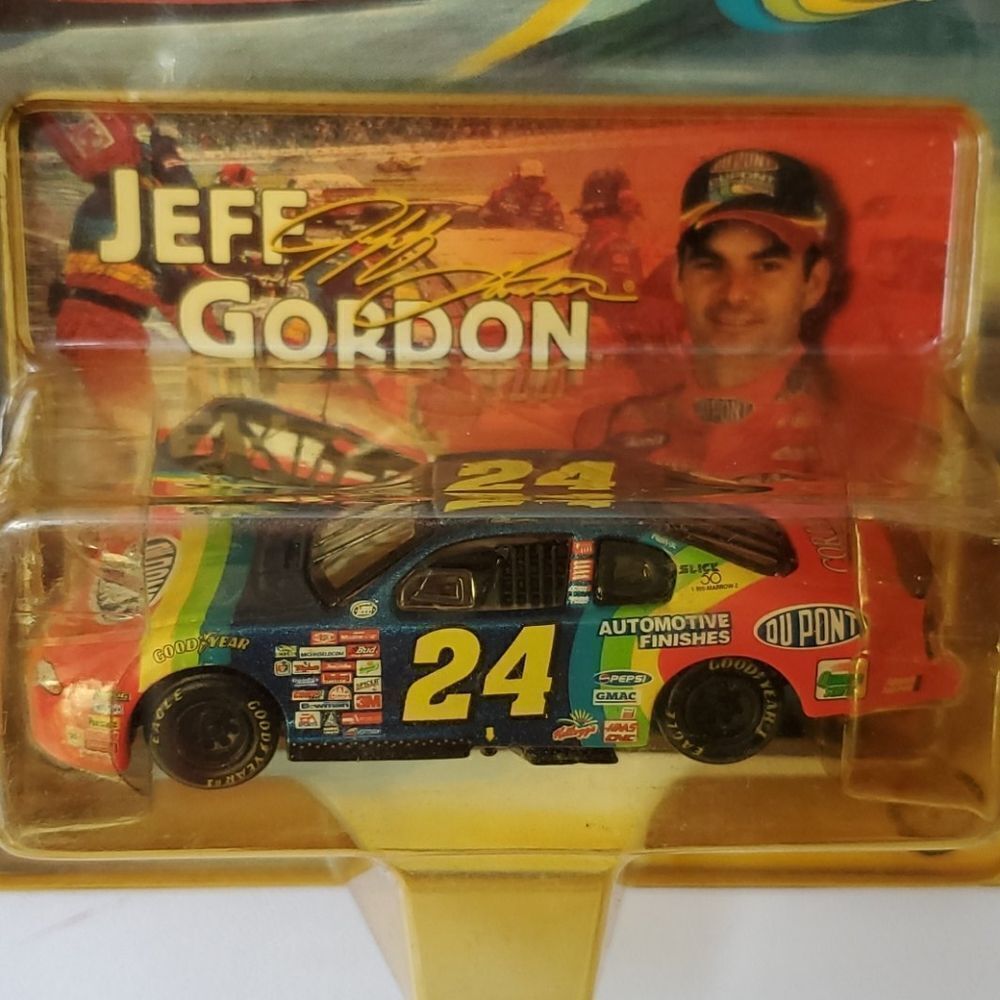 Action Jeff Gordon #24 Dupont Monte Carlo 1:64